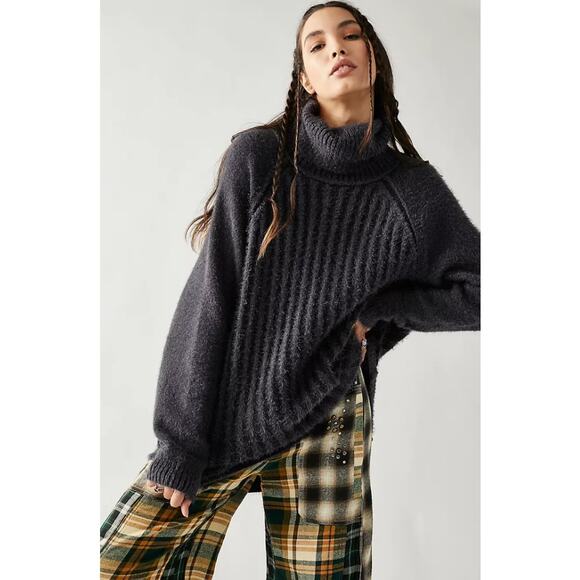 Free People Big City Turtleneck Sweater Oversized Comfy Cozy Chunky Heavy Size S - Picture 1 of 10